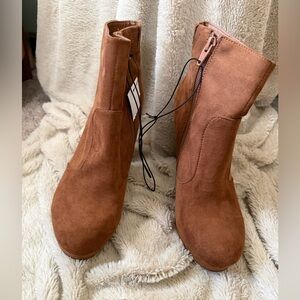 NWT Mossimo Women’s Brown Suede Ankle Boots
